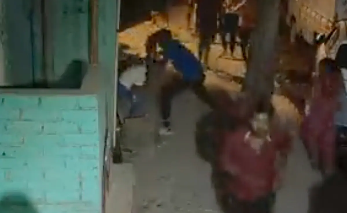 প্রেমিকাকে কুপিয়ে খুন, মাথায় গেঁথে গেল ছুরি  