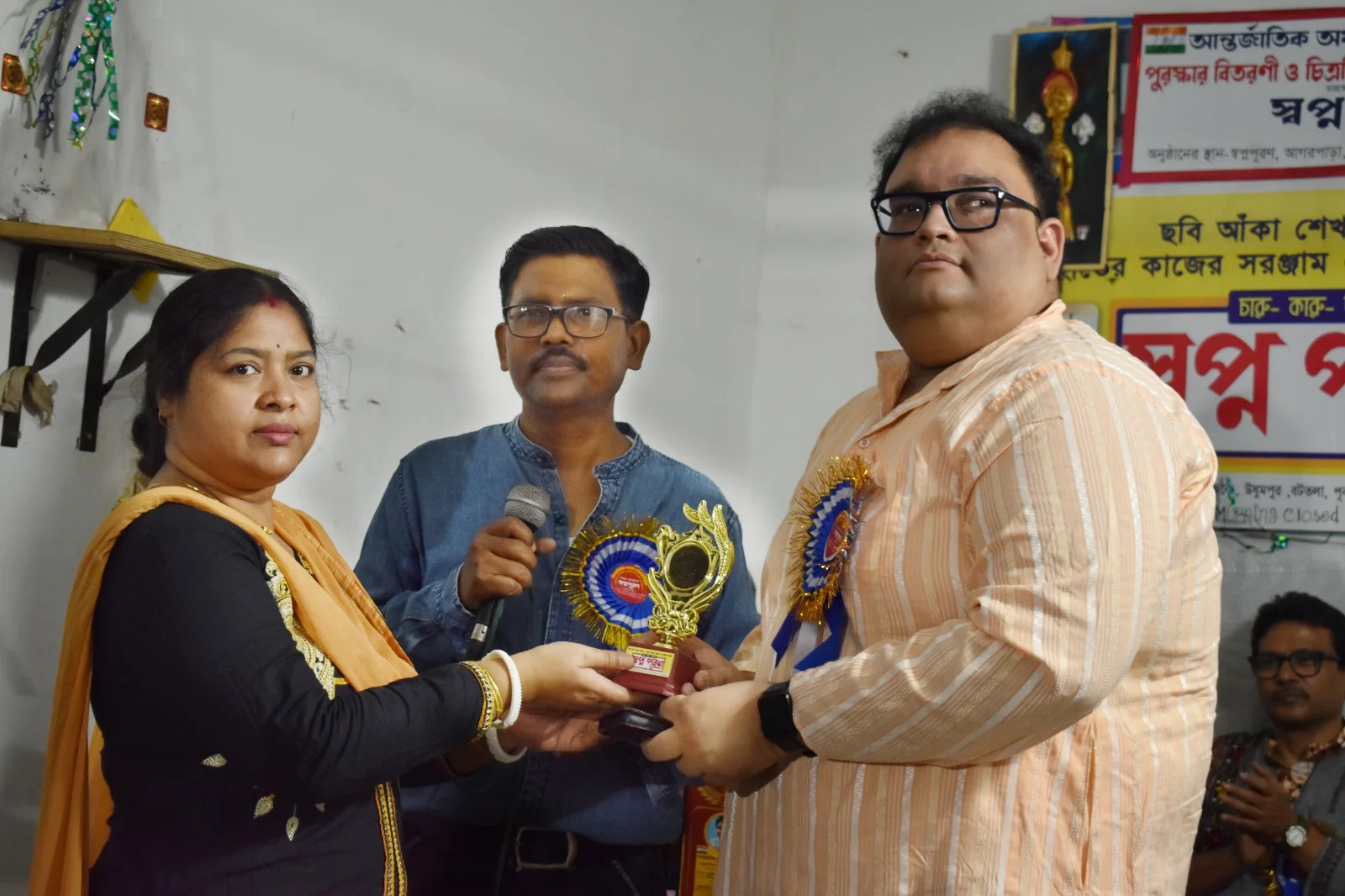 আন্তর্জাতিক অঙ্কন প্রতিযোগিতার পুরস্কার প্রদান অনুষ্ঠানে অভিনবত্ব