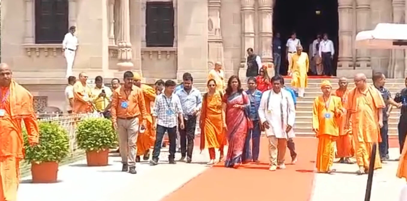 কলকাতায় সস্ত্রীক মরিশাসের রাষ্ট্রপতি, ঘুরে দেখলেন বেলুড় মঠ