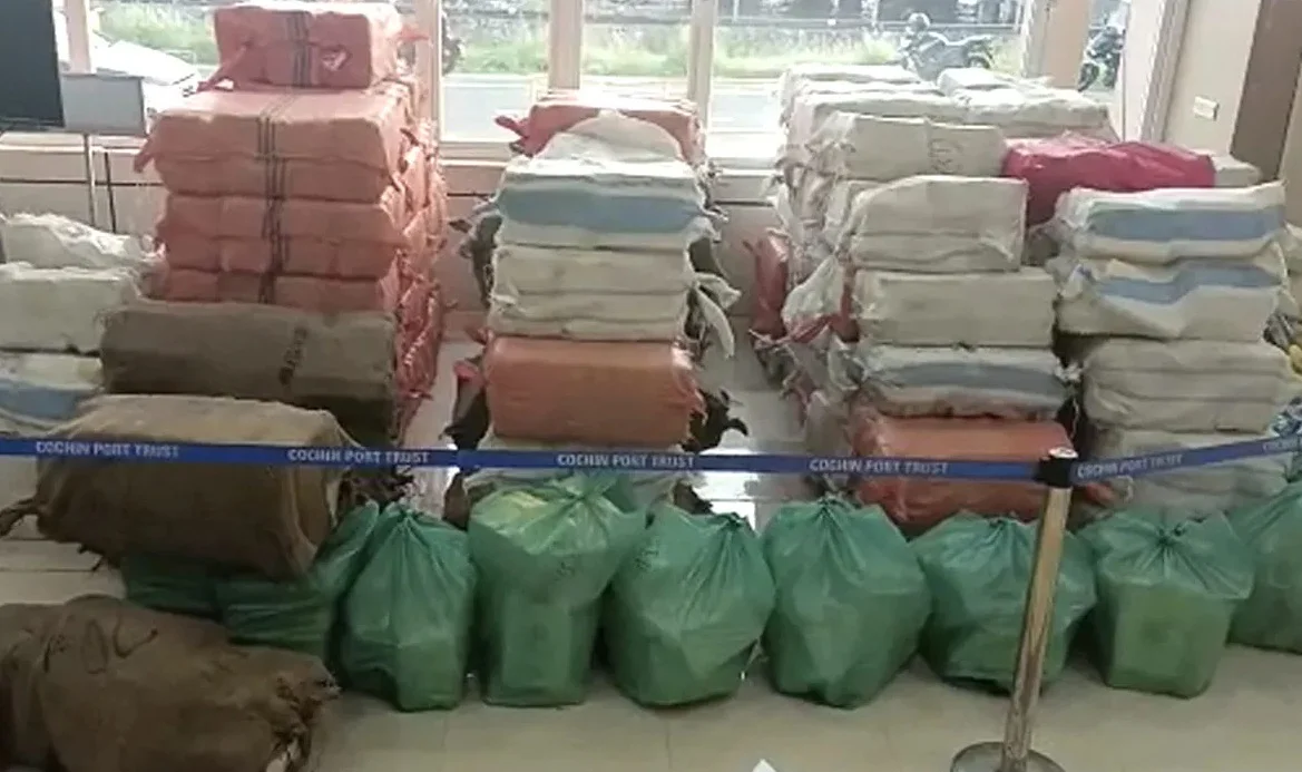 বড় সাফল্য, এনসিবি ও নৌ-বাহিনীর যৌথ অভিযানে ভারত মহাসাগর থেকে বাজেয়াপ্ত ২৫হাজার কোটি টাকার মাদক