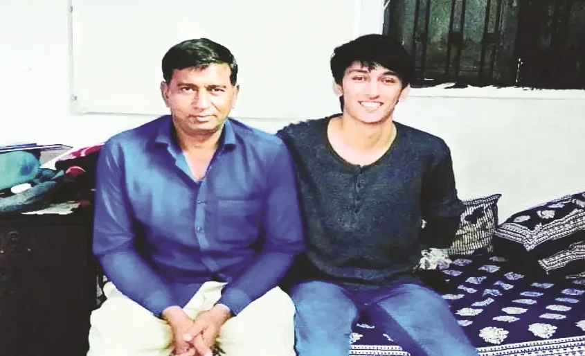 ক্যাট পরীক্ষা: এসি মিস্ত্রির ছেলের নজরকাড়া সাফল্য, পরপর দু'বার দুর্দান্ত রেজাল্ট রাজিনের