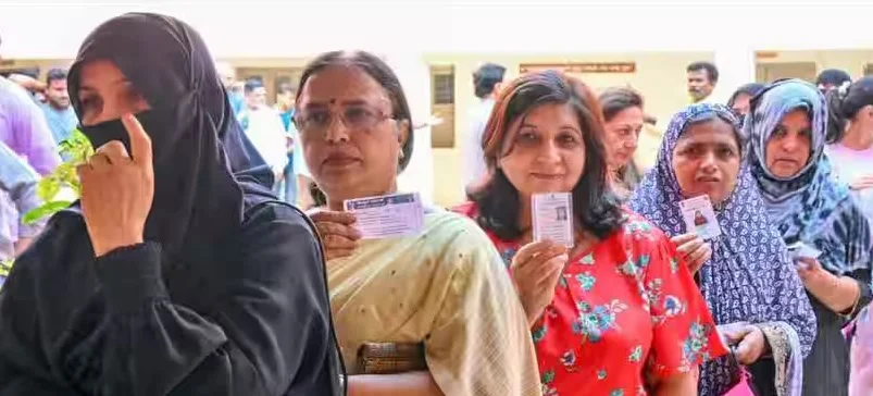 এক্সিট পোলে কর্নাটকে বিজেপি কংগ্রেসের হাড্ডাহাড্ডি লড়াইয়ের পূর্বাভাস, কেউ কেউ বলছে ত্রিশঙ্কু বিধানসভা