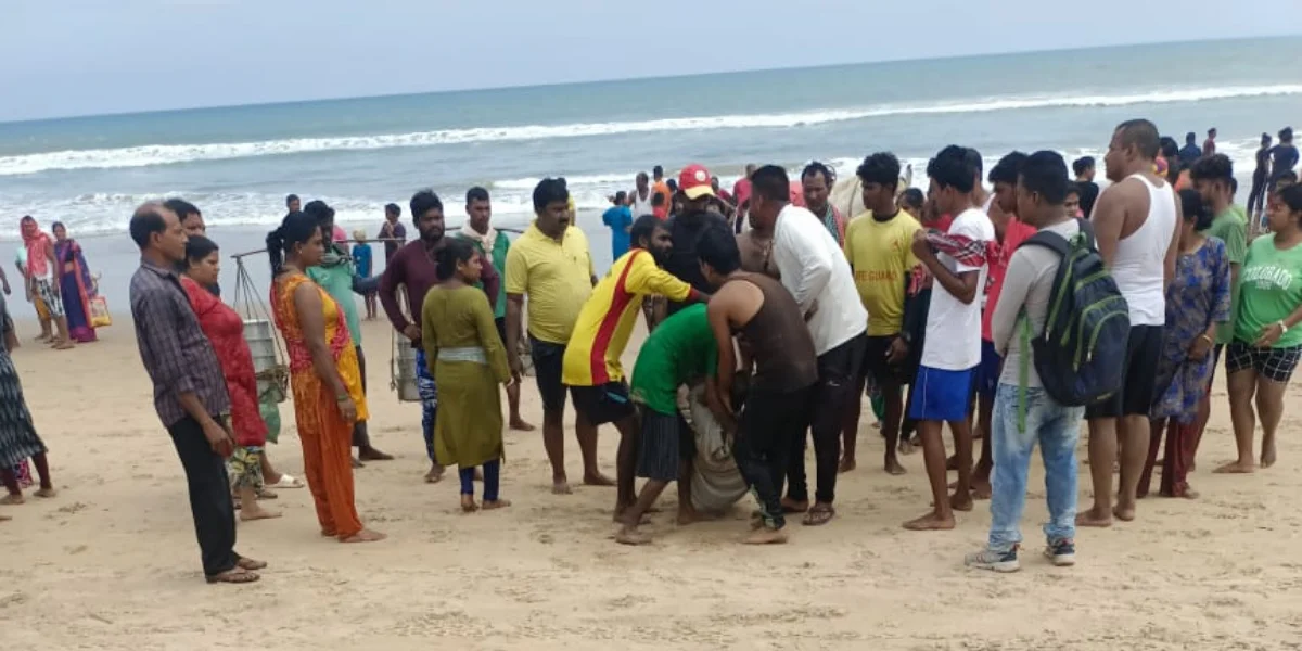 পুরীতে বেড়াতে গিয়ে সমুদ্রে তলিয়ে মৃত্যু শিবপুরের ২ যুবকের