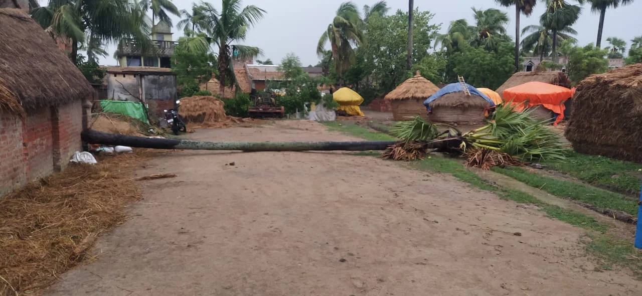 কালবৈশাখীর তাণ্ডবে ক্ষয়ক্ষতি, বিচ্ছিন্ন বিদ্যুৎ সংযোগ