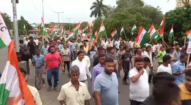 ১০০ দিনের কাজের টাকা, শ্রমিকদের ন্যায্য অধিকারের দাবিতে হাওড়ায় কেন্দ্রের বিরুদ্ধে মহামিছিল