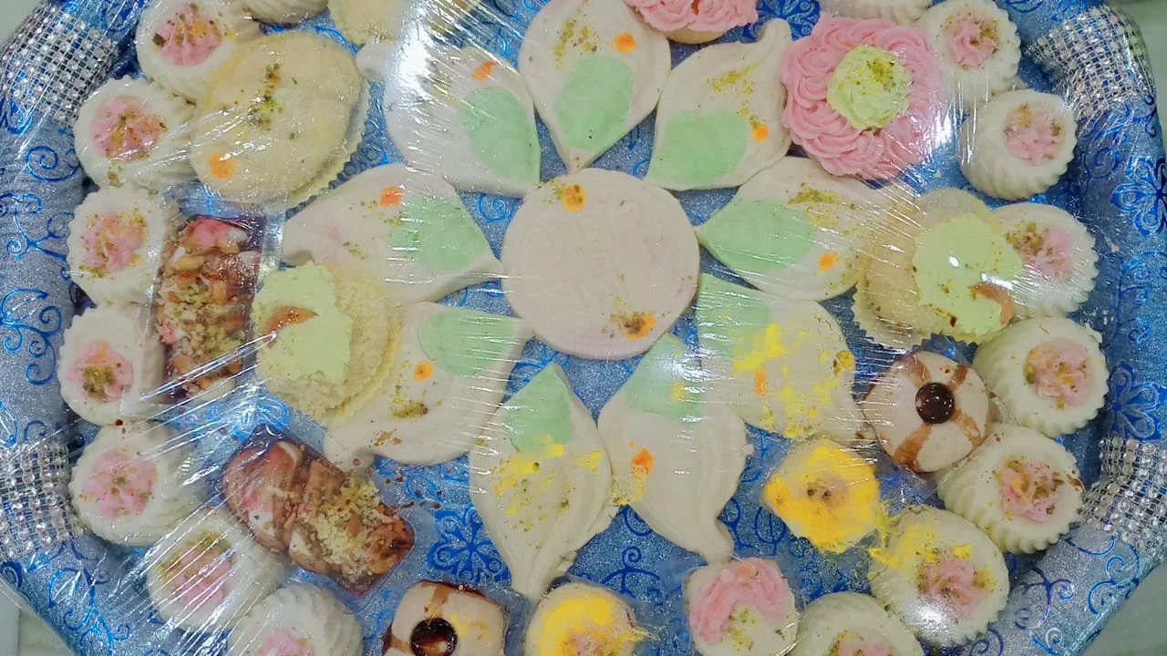 হাওড়ায় জামাইষষ্ঠীতে হিট জুটি শাশুড়ি জামাই'য়ের ক্ষীরের মূর্তি