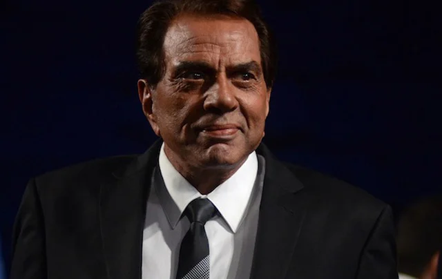 পূর্বের ধর্ম ত্যাগ করে "ইসলাম ধর্মাবলম্বী" হয়েছেন যেসব তারকারা