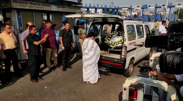 Breaking: বালেশ্বরে নিহত ৪ জনের দেহ ফিরল বাংলায়, ফুল দিয়ে শ্রদ্ধা মমতার