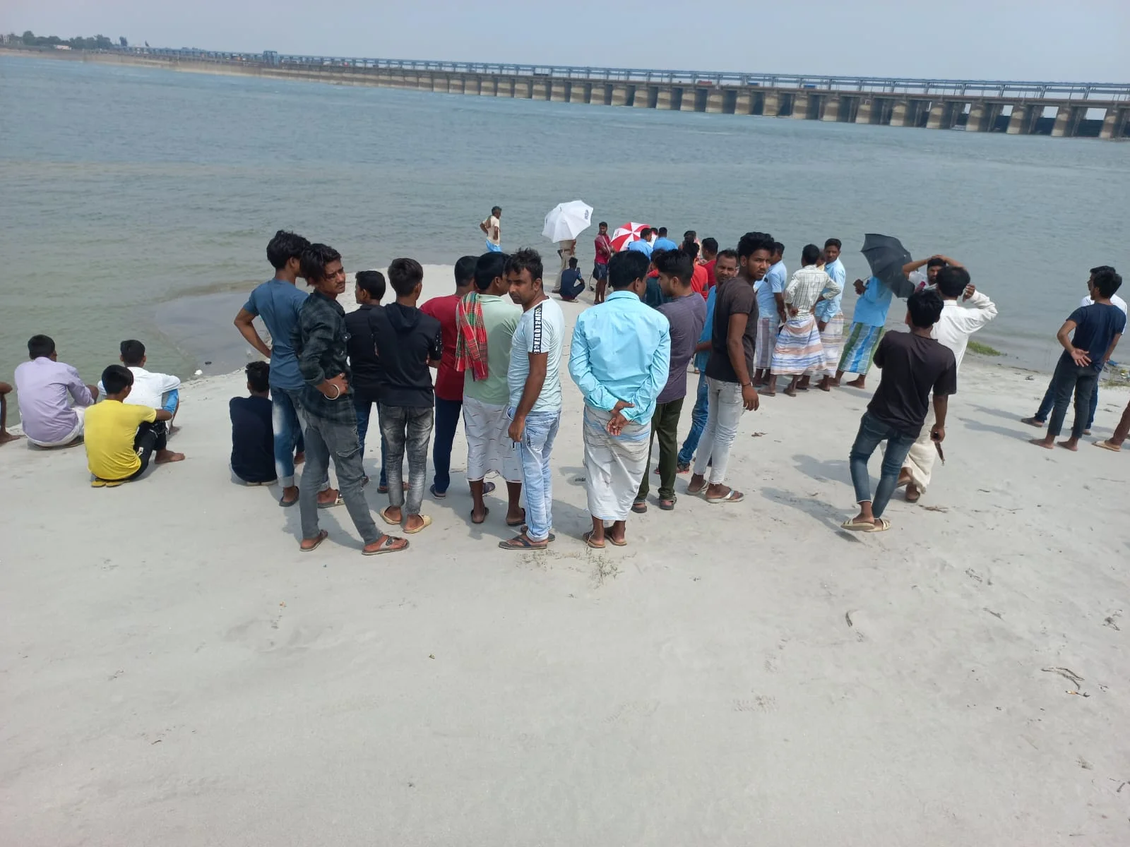 স্নান করতে নেমে গঙ্গায় তলিয়ে গেল ২ যুবক