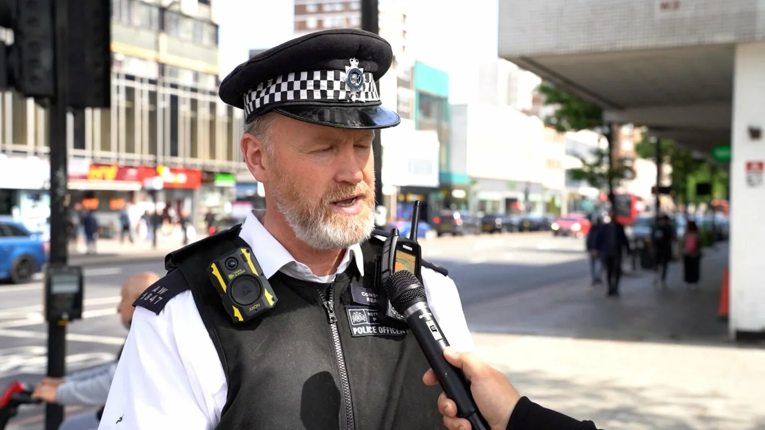 ইসলাম কবুল করলেন ব্রিটিশ পুলিশ অফিসার  