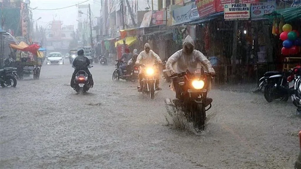 ভারী বৃষ্টি মধ্য প্রদেশে, জারি কমলা সতর্কতা