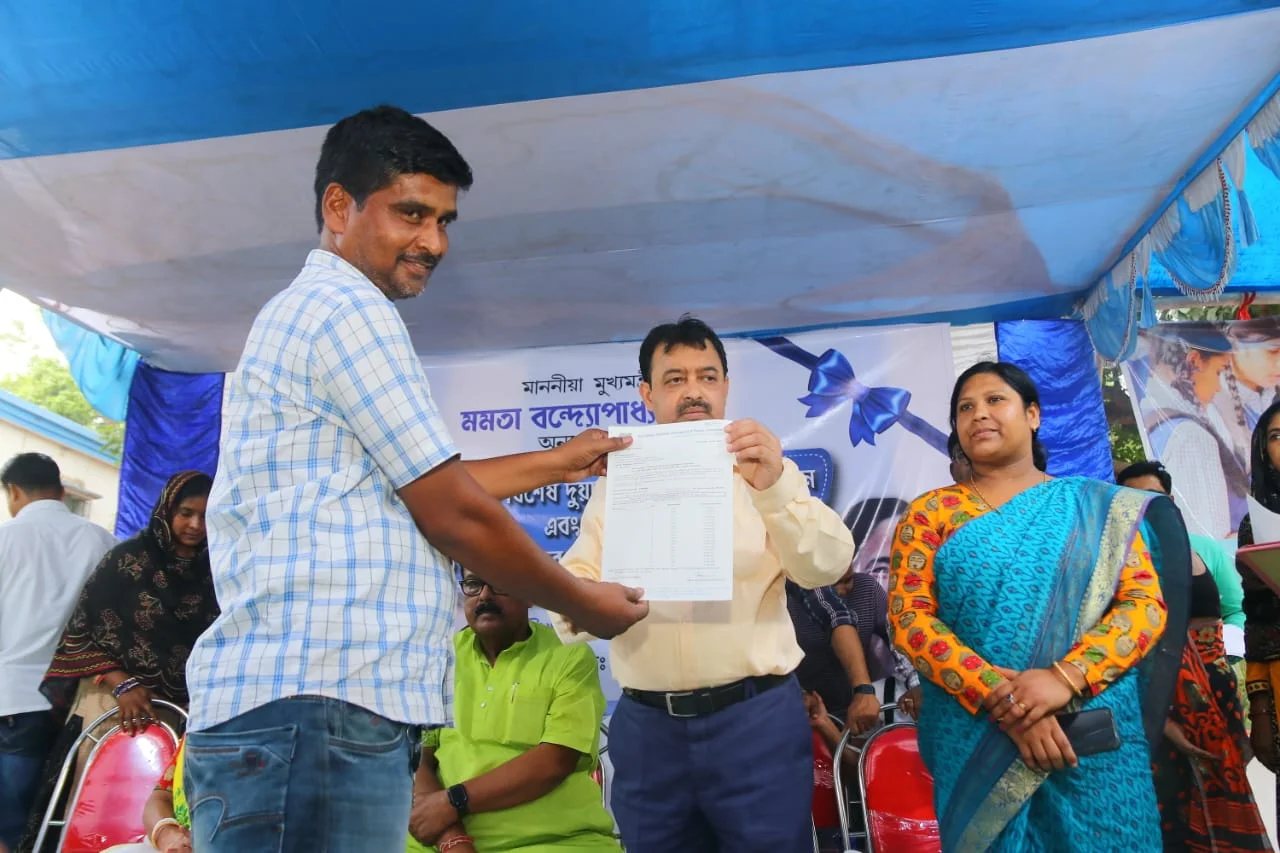 ডেউচা পাঁচামি: পুনর্বাসন প্রকল্পে জমিদাতাদের সরকারি চাকরির নিয়োগপত্র প্রদান