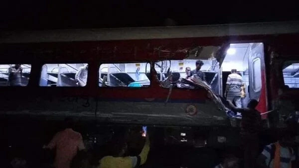 করমণ্ডল দুর্ঘটনায় মৃতের সংখ্যা ২৩৩, আহত ৯০০-র বেশি, চলছে উদ্ধারকাজ