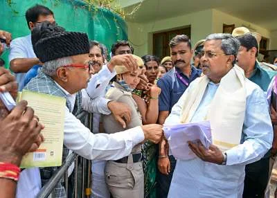 বিপিএল তালিকাভুক্ত গ্রাহকদের ৫ কেজি চালের পরিবর্তে অর্থ প্রদানের ঘোষণা কর্নাটক সরকারের