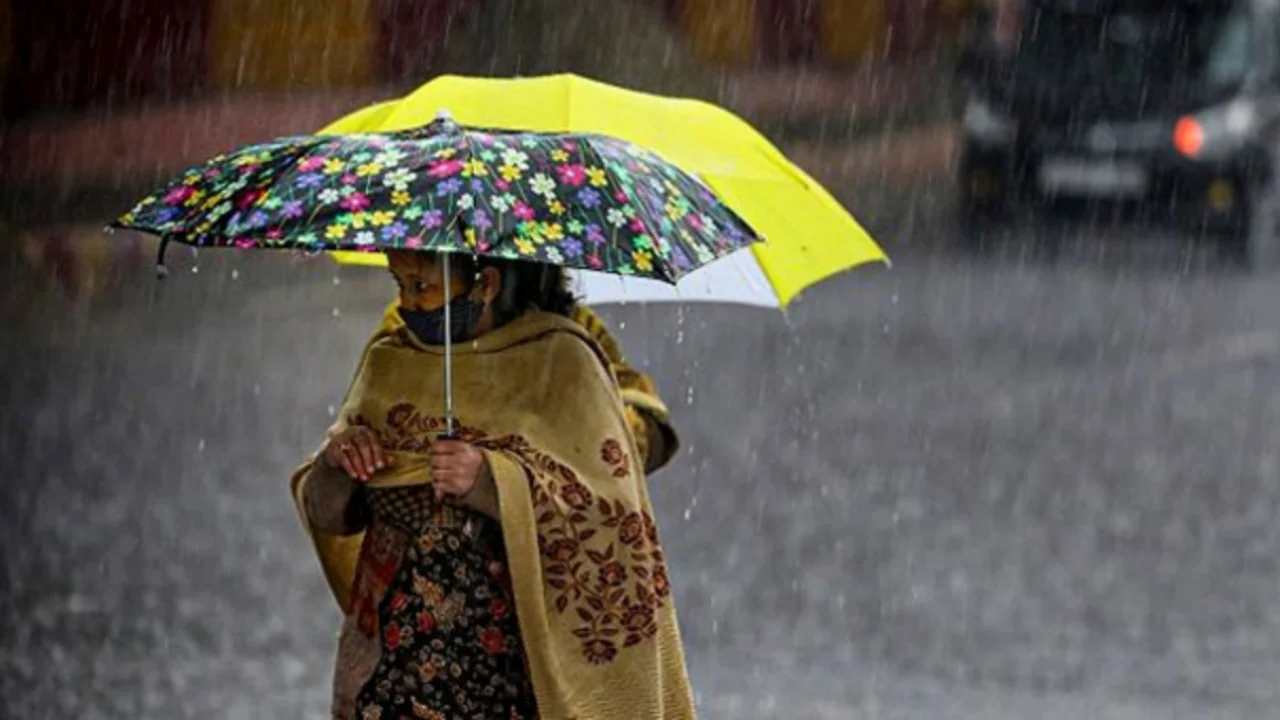 কলকাতা-সহ একাধিক জেলায় প্রবল ঝড়বৃষ্টির পূর্বাভাস