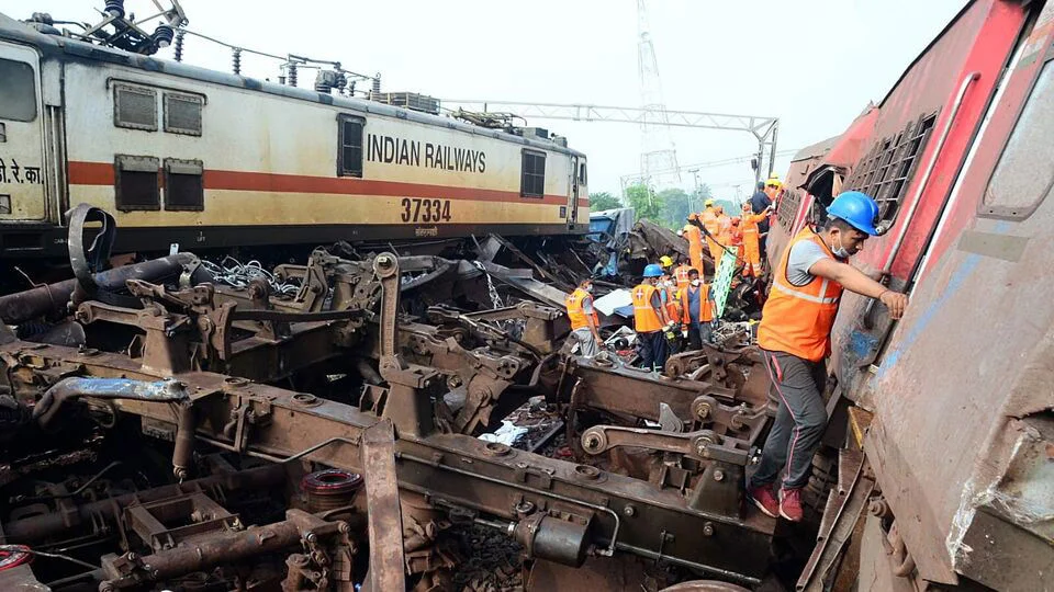 ওড়িশার দুর্ঘটনার জেরে রবিবারও বাতিল প্রায় ২০ ট্রেন