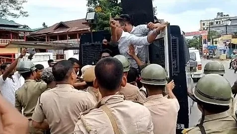 ইসিআইয়ের সীমানা প্রস্তাবের বিরোধিতায় প্রতিবাদ অসমে, গ্রেফতার ৫০০'র বেশি বিক্ষোভকারি