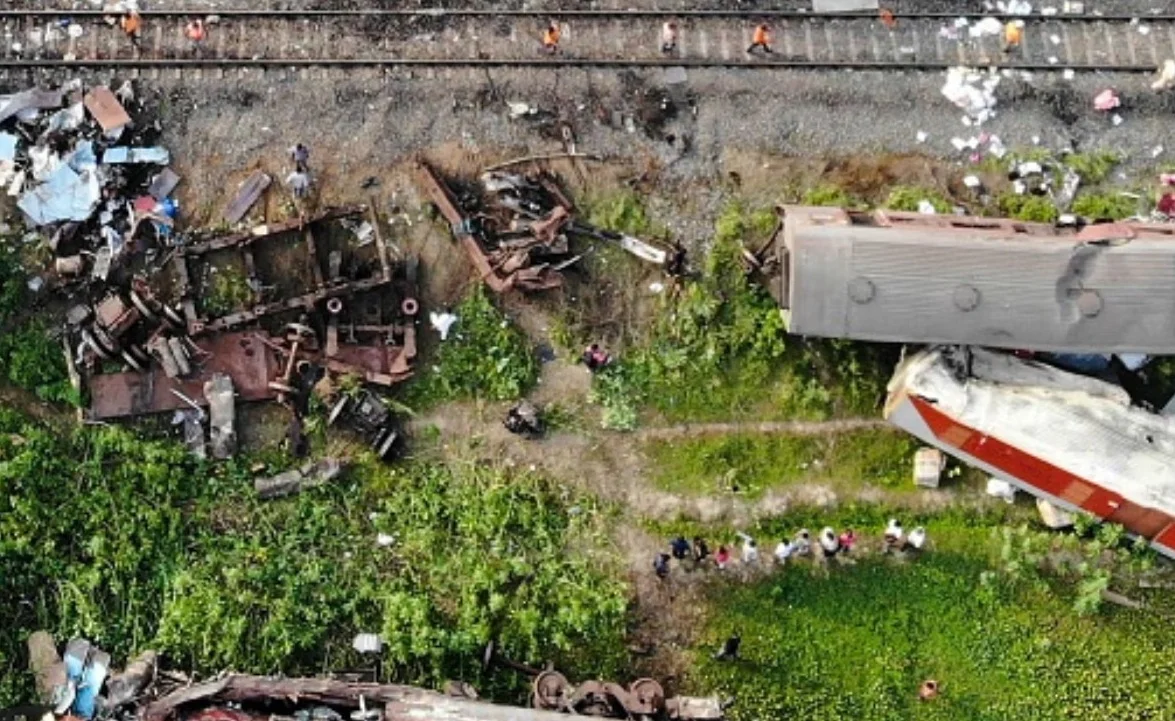 বালেশ্বরে ভয়াবহ ট্রেন দুর্ঘটনায় ৪০ জন যাত্রীর মৃত্যু বিদ্যুৎস্পৃষ্ট হয়ে, বিবৃতি দিল রেল পুলিশ