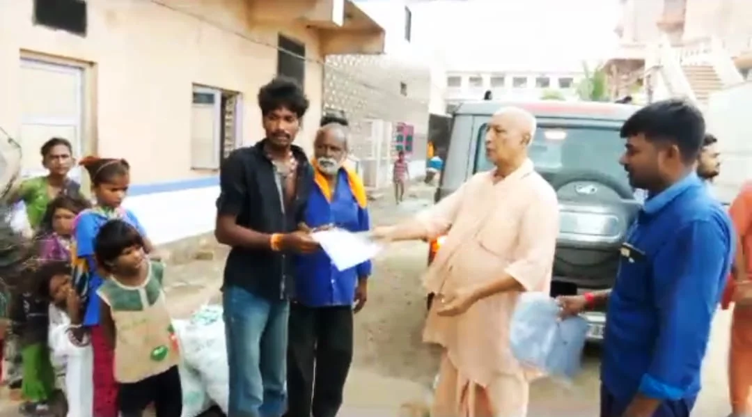 ঘূর্ণিঝড় 'বিপর্যয়' ক্ষতিগ্রস্ত মানুষদের পাশে ভারত সেবাশ্রম সঙ্ঘ