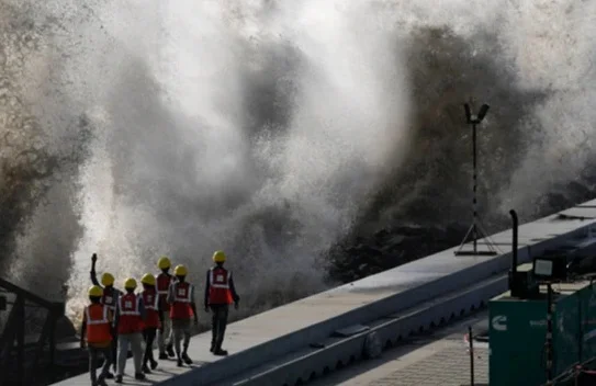 ১৫০ কিলোমিটার গতিবেগে বৃহস্পতিবার আছড়ে পড়বে ঘূর্ণিঝড় বিপর্যয়, গুজরাটে জারি হাই অ্যালার্ট