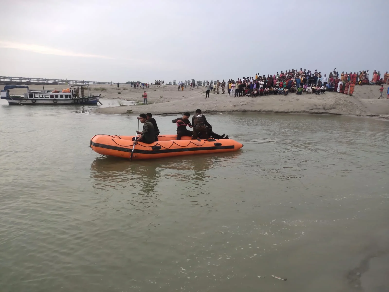 স্নান করতে নেমে গঙ্গায় তলিয়ে গেল ২ যুবক