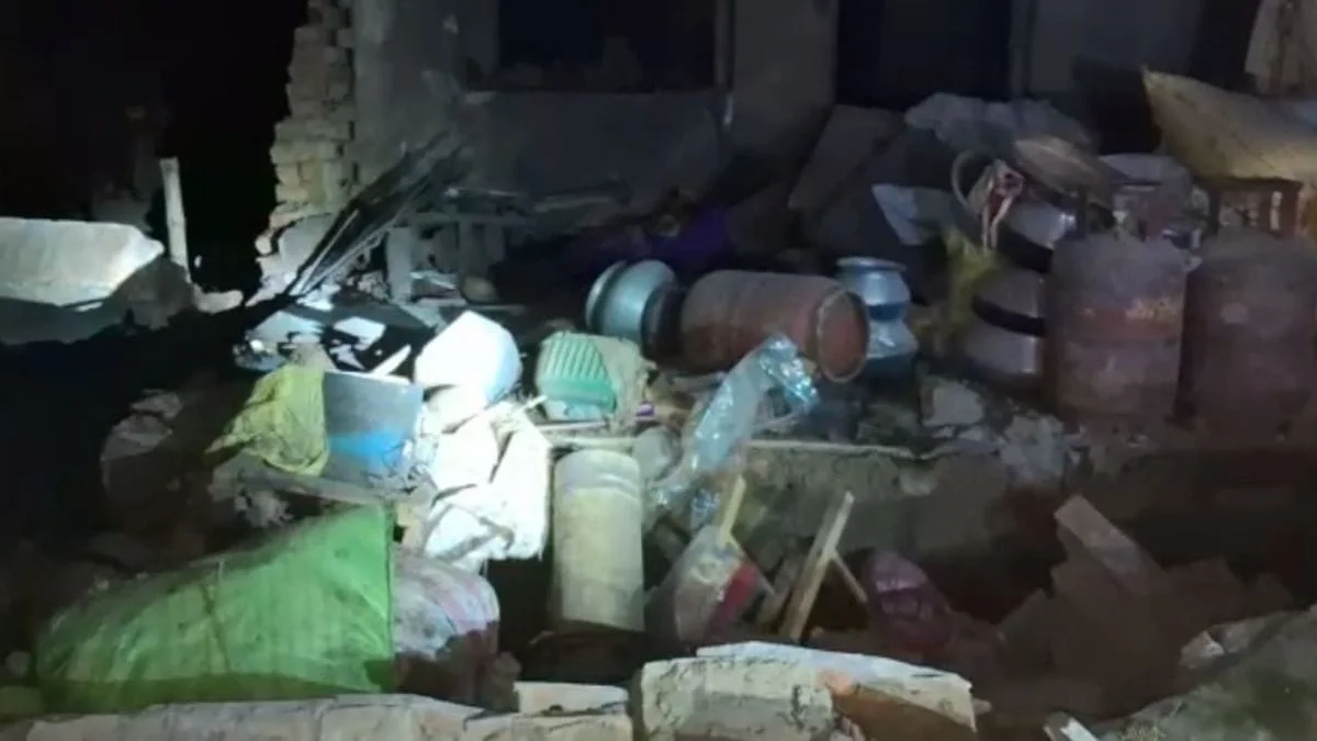 চাপড়ায় বাড়িতে বোমা বিস্ফোরণ,উড়ে গেল ছাদ ও দেওয়াল