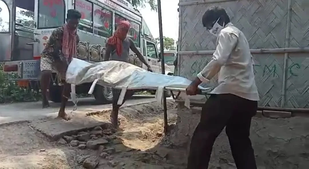 চার দিন  নিখোঁজ থাকার পর বালেশ্বরে মর্গে বাবাকে শনাক্ত ছেলের, কফিনবন্দী দেহ ফিরল গ্রামে