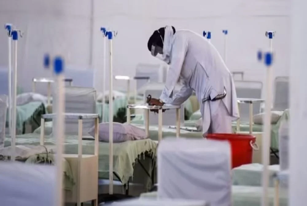 অস্ত্রোপচার করতে এসে মদ্যপ অবস্থায় লুটিয়ে পড়লেন চিকিৎসক