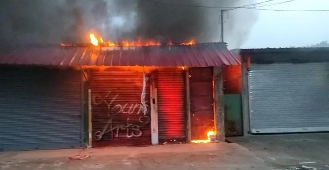 অগ্নিকাণ্ড ভারতীয় সীমান্তে, প্রতিবেশী রাষ্ট্র ভুটান থেকে দলকল এসে নেভালো আগুন