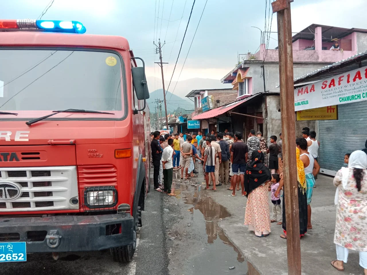 অগ্নিকাণ্ড ভারতীয় সীমান্তে, প্রতিবেশী রাষ্ট্র ভুটান থেকে দলকল এসে নেভালো আগুন