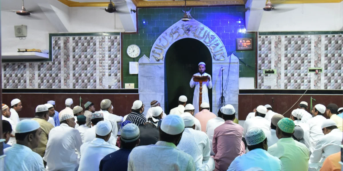 ঈদ-উল আযহা-র নামায আদায় হাতিয়ারার জামে মসজিদে