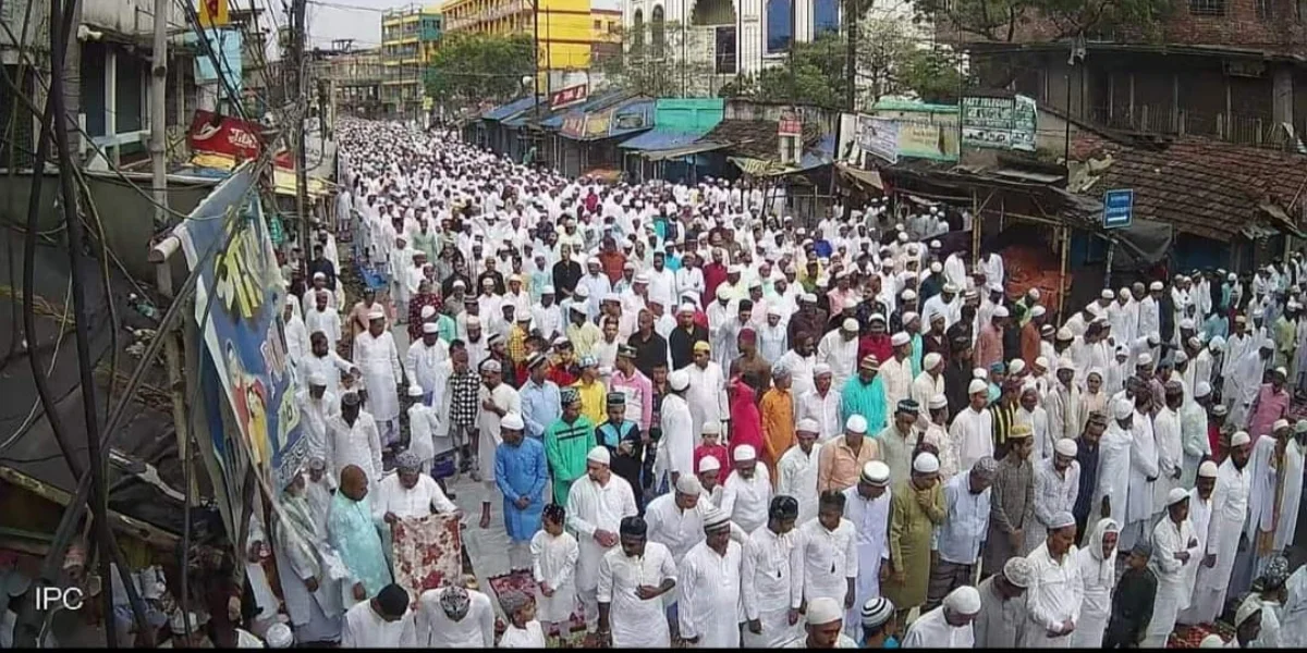 বাঁকড়ায় ঈদে অংশ নিলেন বহু মানুষ, শান্তির বার্তা