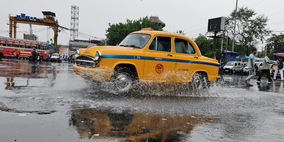 বর্ষার শুরুতেই জলমগ্ন শহর, সপ্তাহান্তে বদলাবে আবহাওয়া