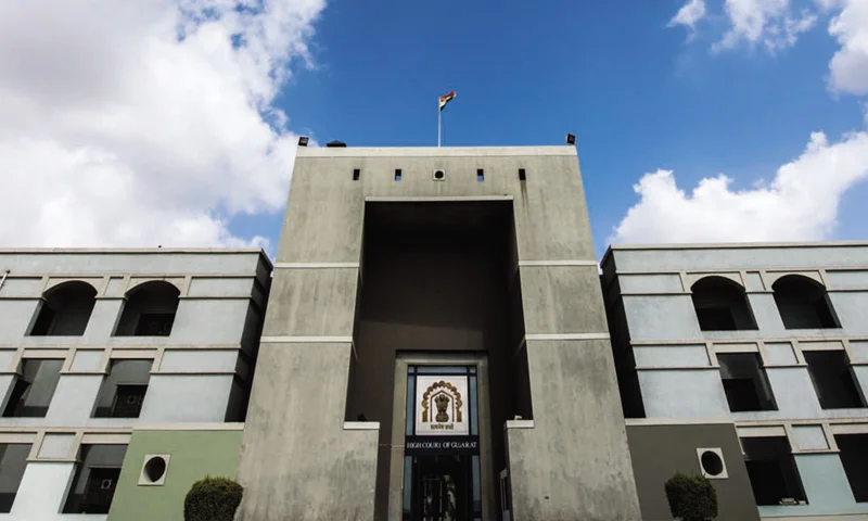 আগে ১৭ বছর বয়সের আগেই মেয়েদের গর্ভধারণ স্বাভাবিক ছিল, মনুস্মৃতি পড়ুন, ধর্ষিতা নাবালিকার গর্ভপাতের আবেদনে মন্তব্য গুজরাত হাইকোর্টের