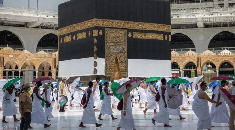 ‘লাব্বাইক আল্লাহুম্মা লাব্বাইক’ ধ্বনিতে মুখরিত কাবা প্রাঙ্গণ, রবিবার থেকে শুরু পবিত্র হজের প্রক্রিয়া