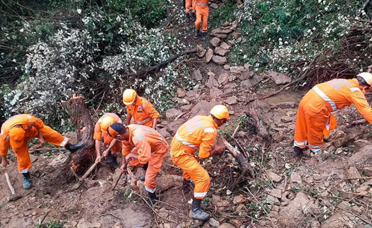 ভারী বৃষ্টিতে উত্তরাখণ্ডে পাহাড় ধসে মৃত কমপক্ষে ২ তীর্থযাত্রী, জারি কমলা সতর্কতা