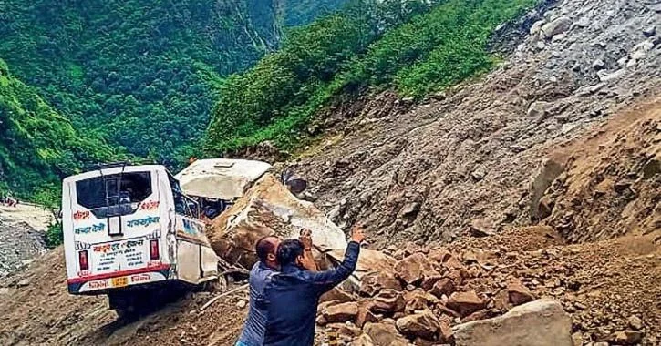 উত্তরাখণ্ডের পিথোরাগড়ের রাস্তায় ধস, যমুনেত্রী ও গঙ্গোত্রী ধাম যাত্রায় সতর্কতা
