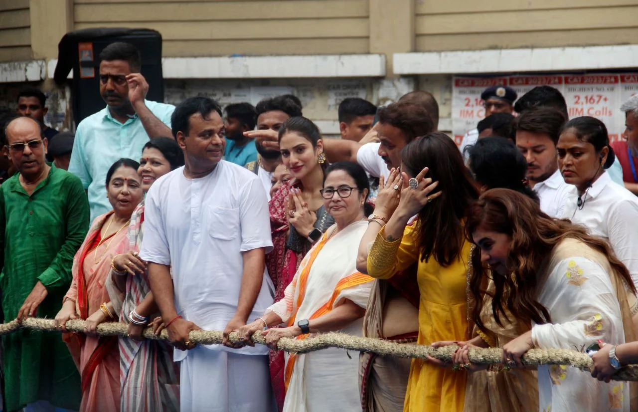 কলকাতা ইস্কন মন্দিরের রথযাত্রা উৎসবের শুভ সূচনা করলেন মুখ্যমন্ত্রী