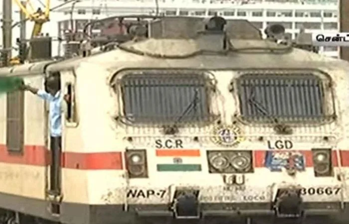 ব্রেকিং: আতঙ্কের মধ্যেই আজ যাত্রা শুরু করল করমণ্ডল এক্সপ্রেস