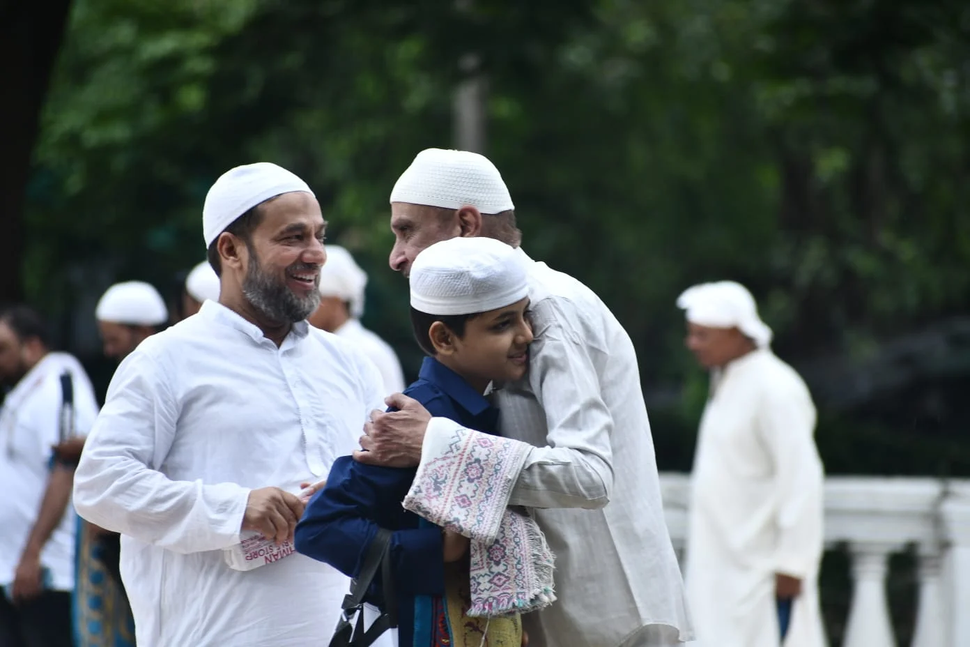 ঈদ-উল-আজহায় পারস্পরিক সৌহার্দ্য বিনিময়