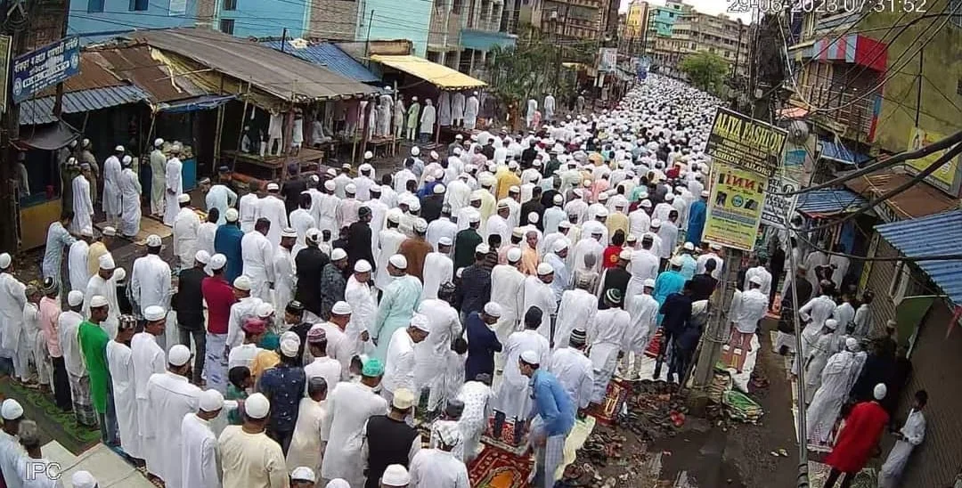 বাঁকড়ায় ঈদে অংশ নিলেন বহু মানুষ, শান্তির বার্তা
