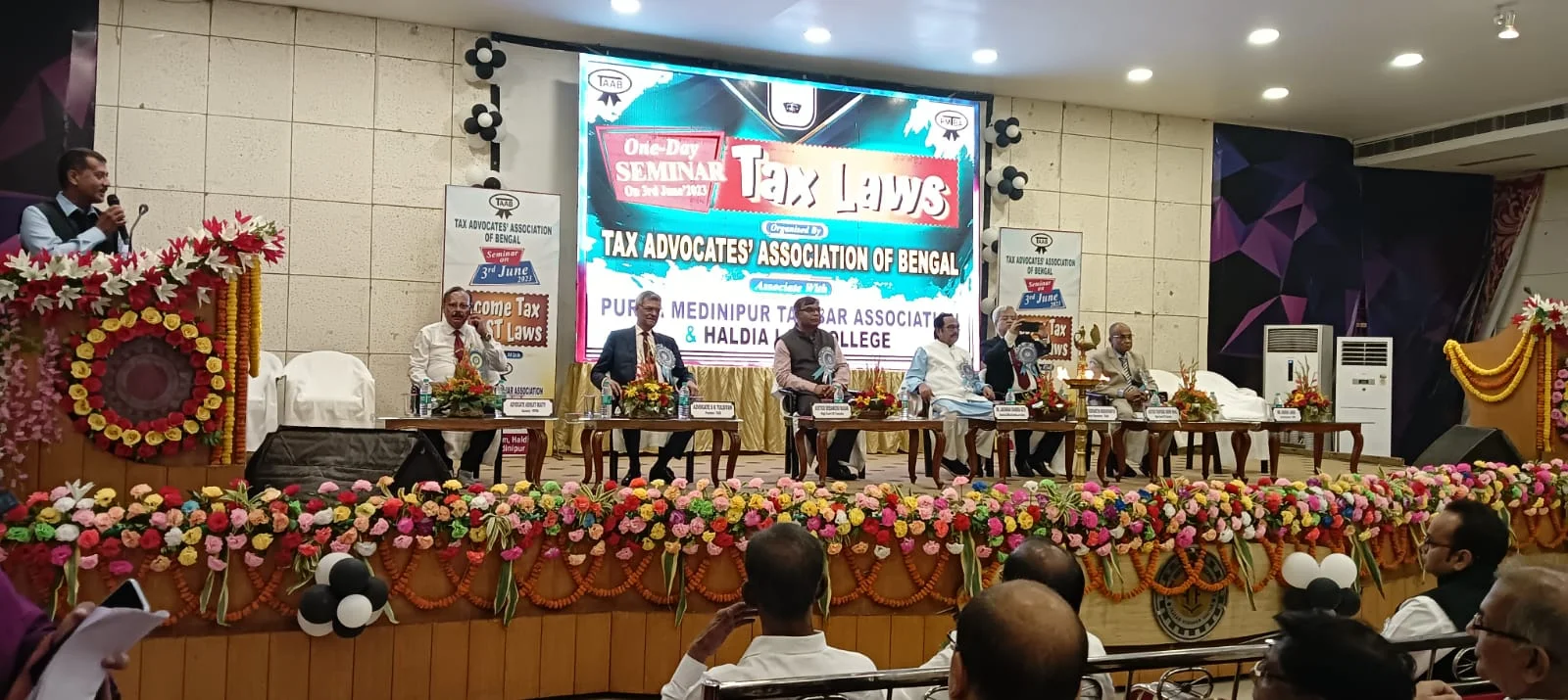 হলদিয়ায় আয়কর নিয়ে সেমিনারে বিচারপতি দেবাংশু বসাক সহ অন্যান্যরা