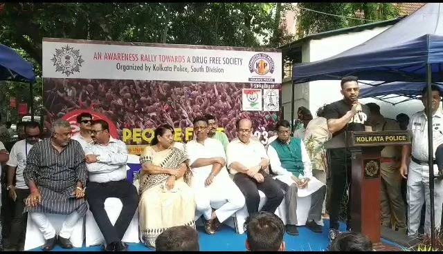 নেশামুক্ত সুস্থ সমাজ গড়তে সচেতনতার বার্তা দিল কলকাতা পুলিশ