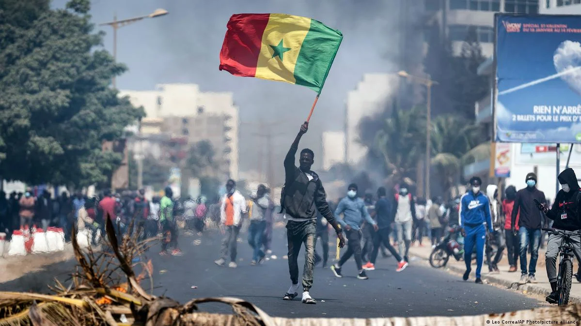 সেনেগালে বিরোধী নেতার জেলে দেশ জুড়ে বিক্ষোভ, মৃত ৯