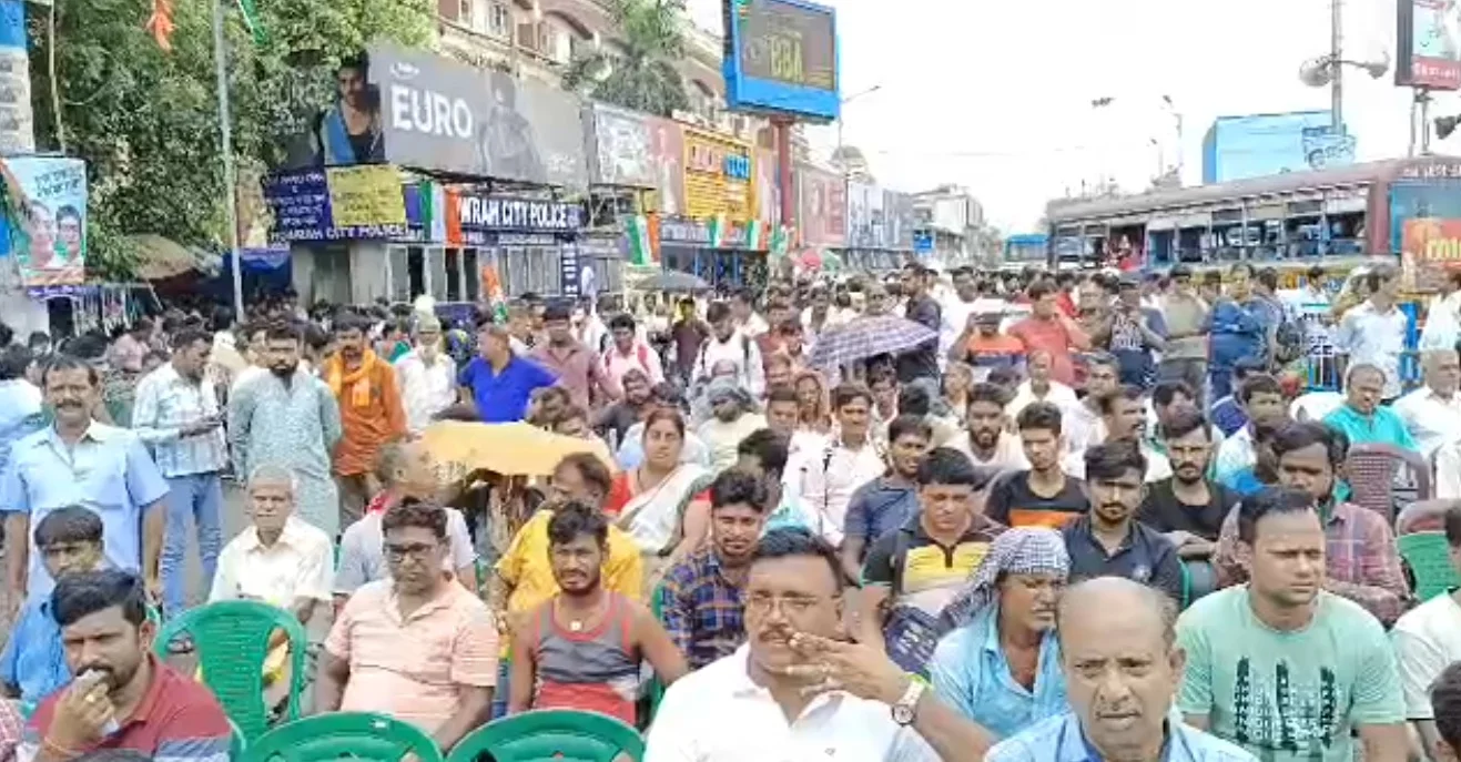 শিয়ালদহের পর এবার হাওড়ায় মন্ত্রী অরূপ রায়ের নেতৃত্বে  পথসভা তৃণমূলের