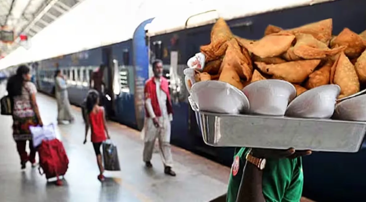 ট্রেনগুলি থেকে হকার উচ্ছেদ করতে চলেছে রেল