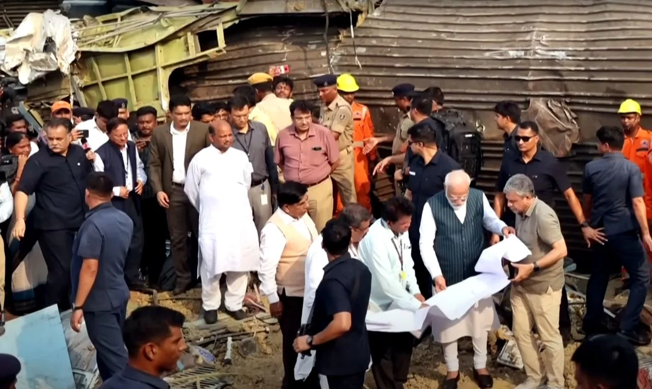 Breaking:  বালেশ্বরে দুর্ঘটনাস্থলে  পৌঁছলেন প্রধানমন্ত্রী নরেন্দ্র মোদি