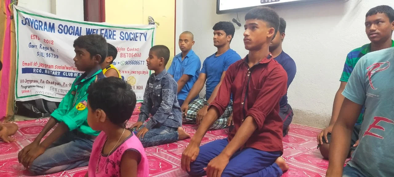 বিশ্ব যোগা দিবস উদযাপন ও খাদ্য সামগ্রী বিতরণ এবং দিব্য কলা মেলা