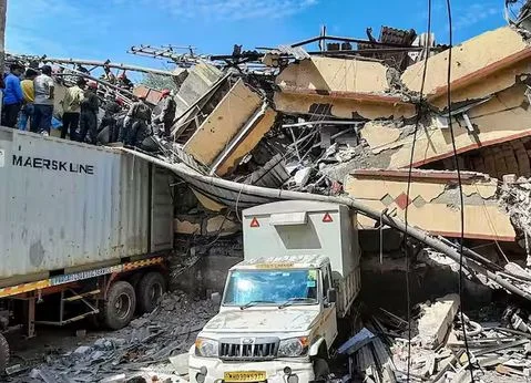 মহারাষ্ট্রের রায়গড়ে ভয়াবহ ধস, মৃত ১৫ আহত বহু... ক্ষতিপূরণের ঘোষণা শিন্ডে সরকারের