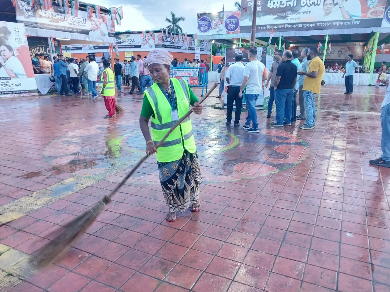 উত্তরের জেলা থেকে কর্মী-সমর্থকরা আসতে শুরু করেছে সল্টলেক সেন্ট্রাল পার্কে